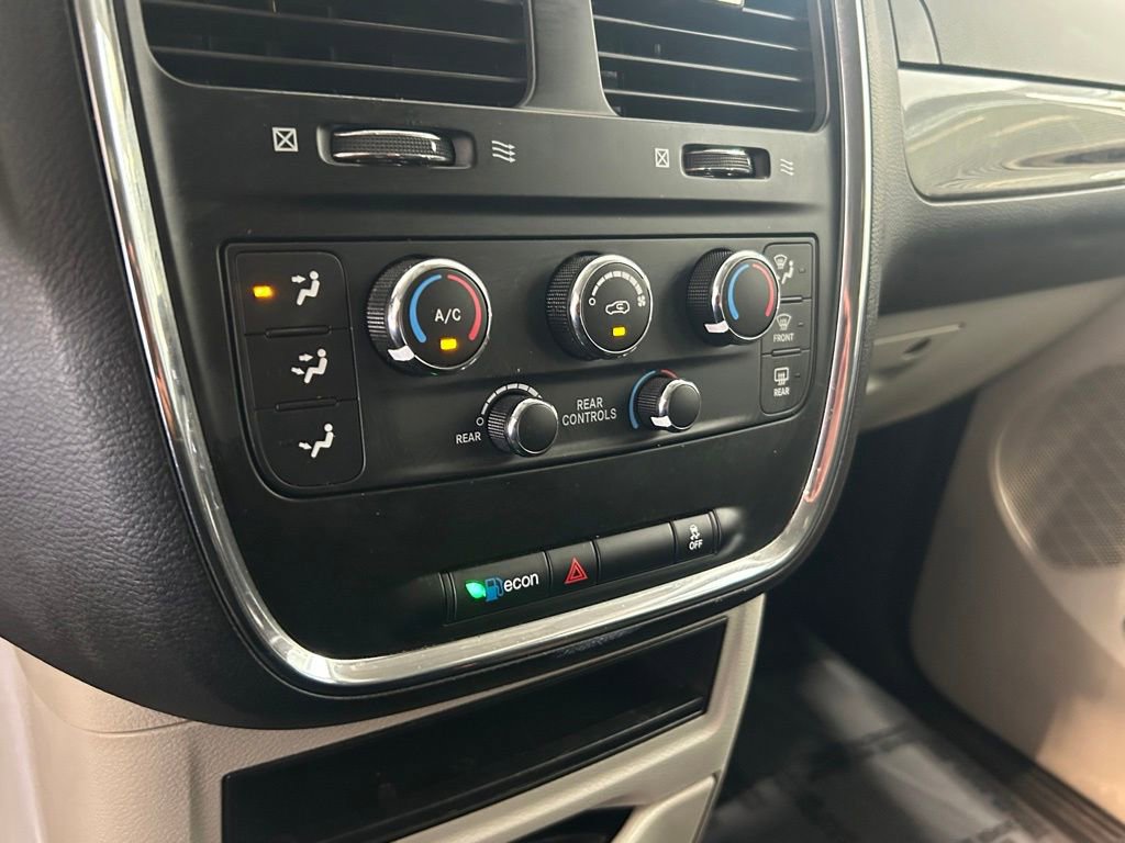 Used 2020 Dodge Grand Caravan SE w/ Rear Park Assist Package image 35