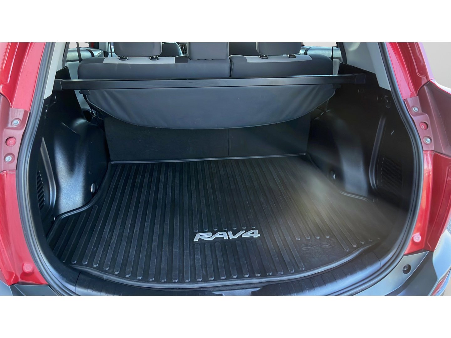 Used 2015 Toyota RAV4 XLE AWD/4WD image 25