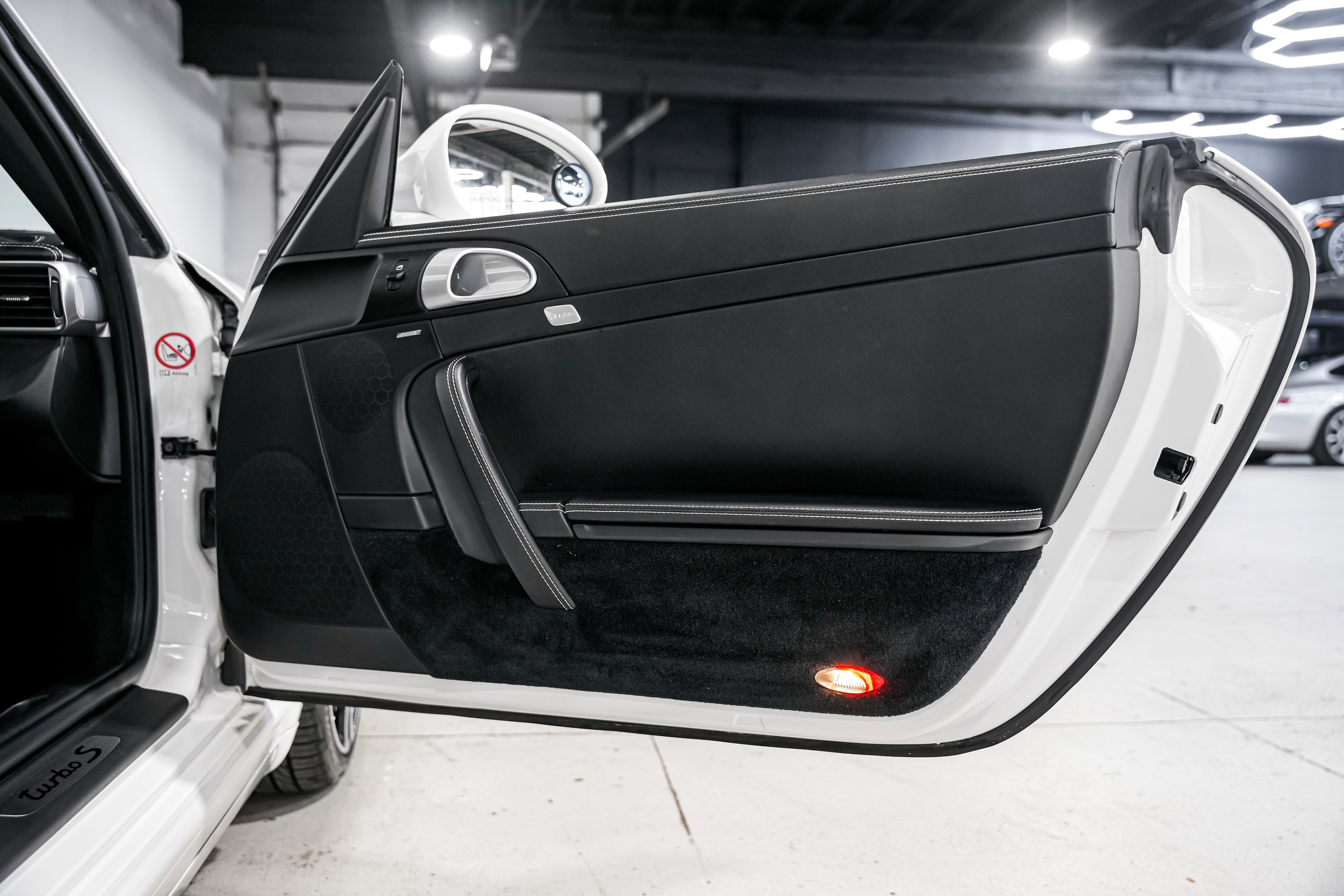 Used 2011 Porsche 911 Turbo S image 27