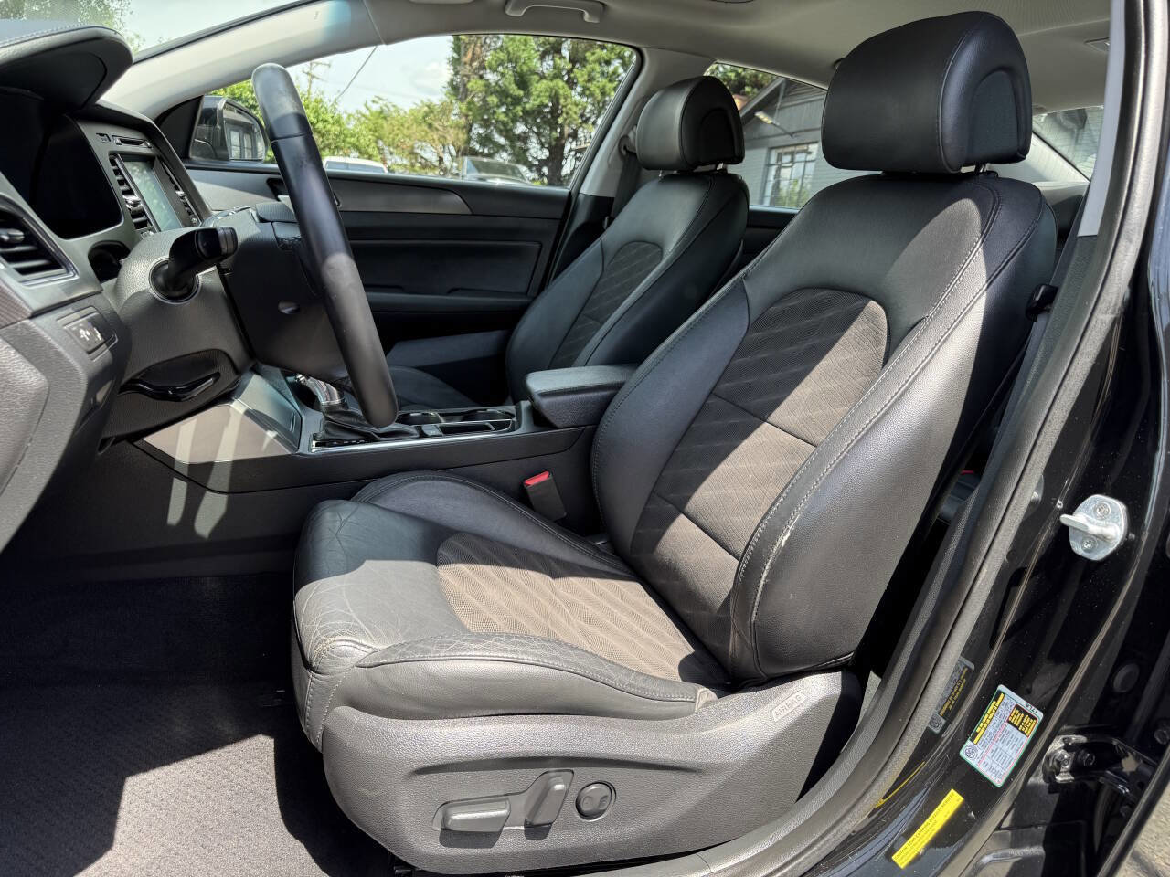 Used 2016 Hyundai Sonata Sport w/ Option Group 03 FWD image 9