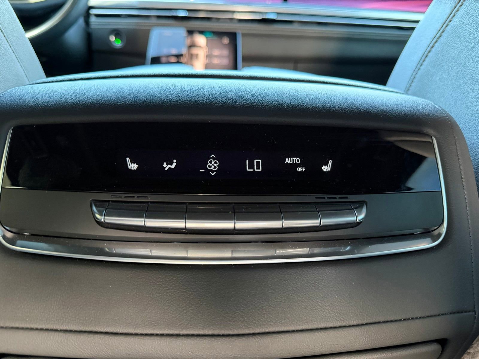 Used 2025 Cadillac Escalade ESV Sport w/ Touring Package image 31