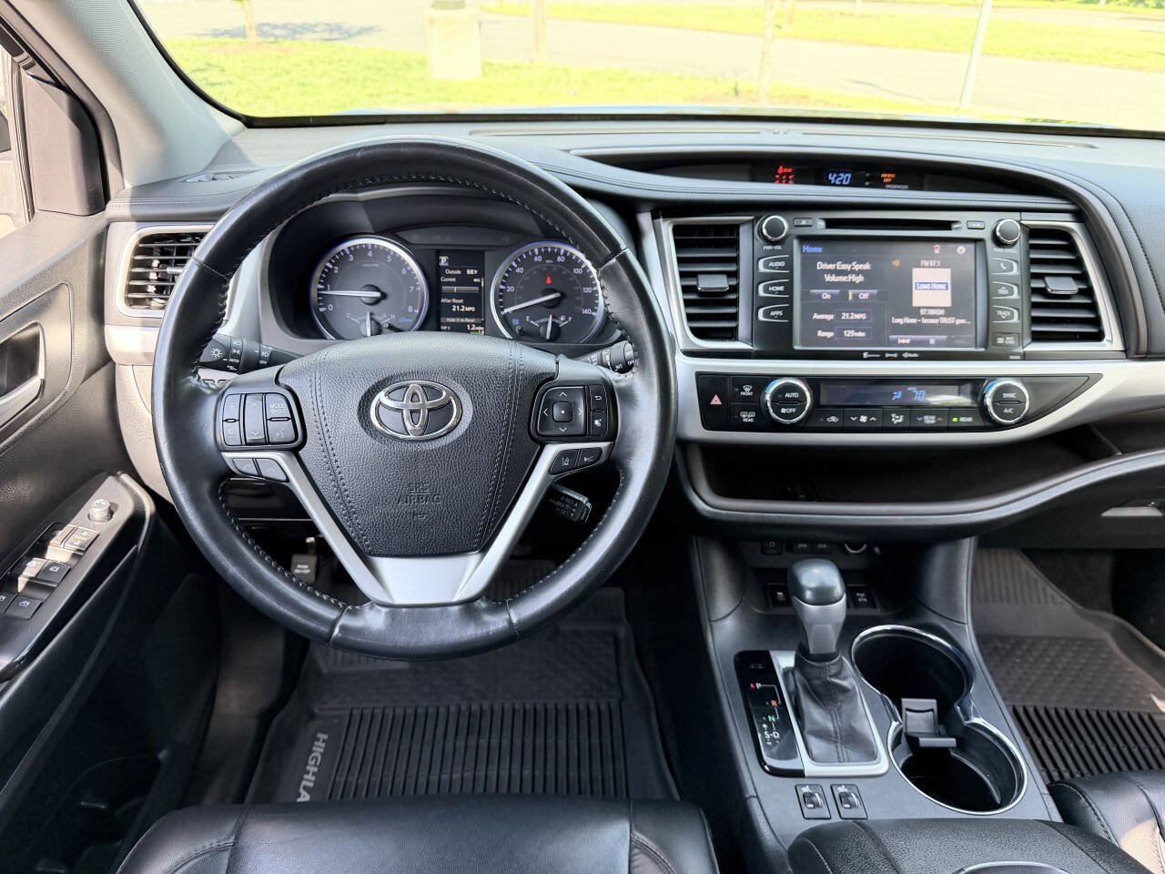 Used 2019 Toyota Highlander XLE AWD/4WD image 15