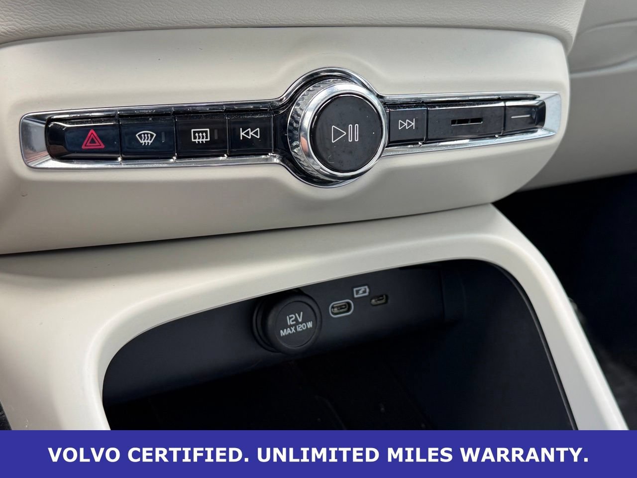 Certified 2025 Volvo XC40 B5 Ultra AWD/4WD image 22