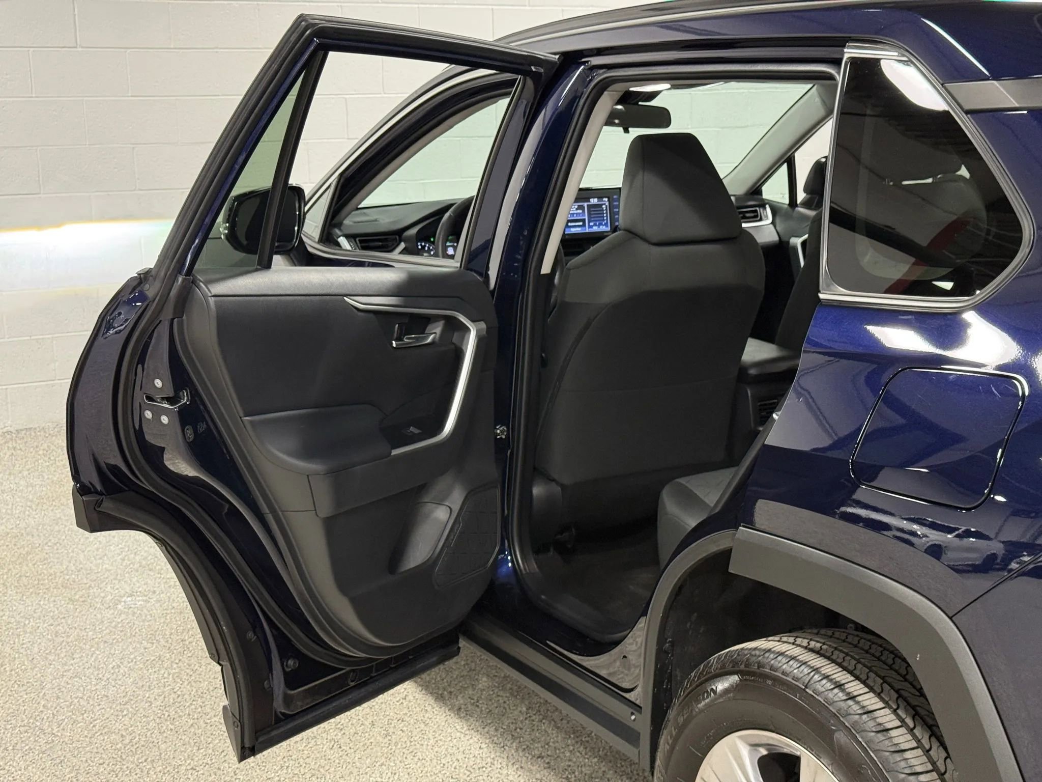 Used 2022 Toyota RAV4 XLE w/ Convenience Package image 60