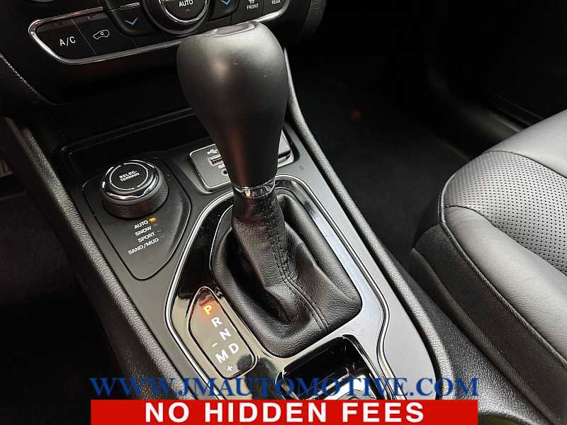 Used 2019 Jeep Cherokee Limited image 34