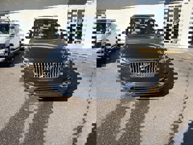 Used 2023 Volvo XC90 B6 Plus image 2