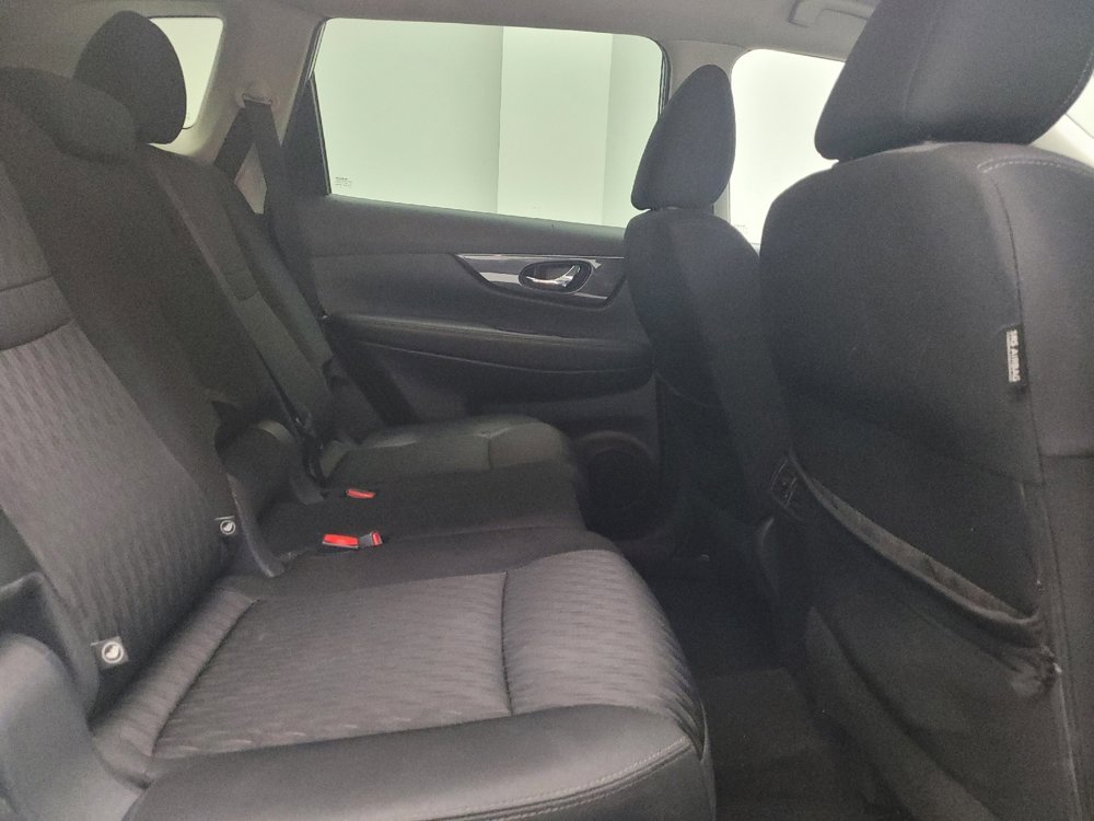 Used 2018 Nissan Rogue SV image 19