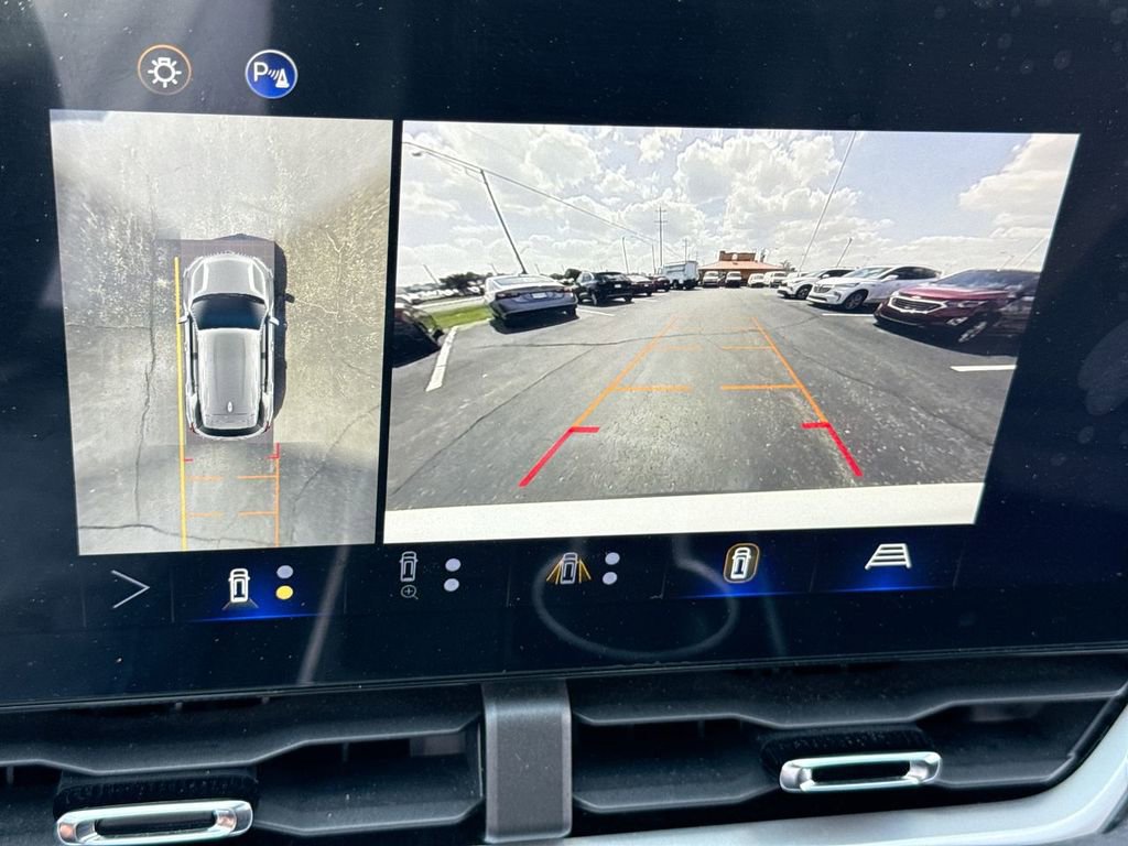 Used 2025 Chevrolet Equinox LT w/ Convenience Package II FWD image 17