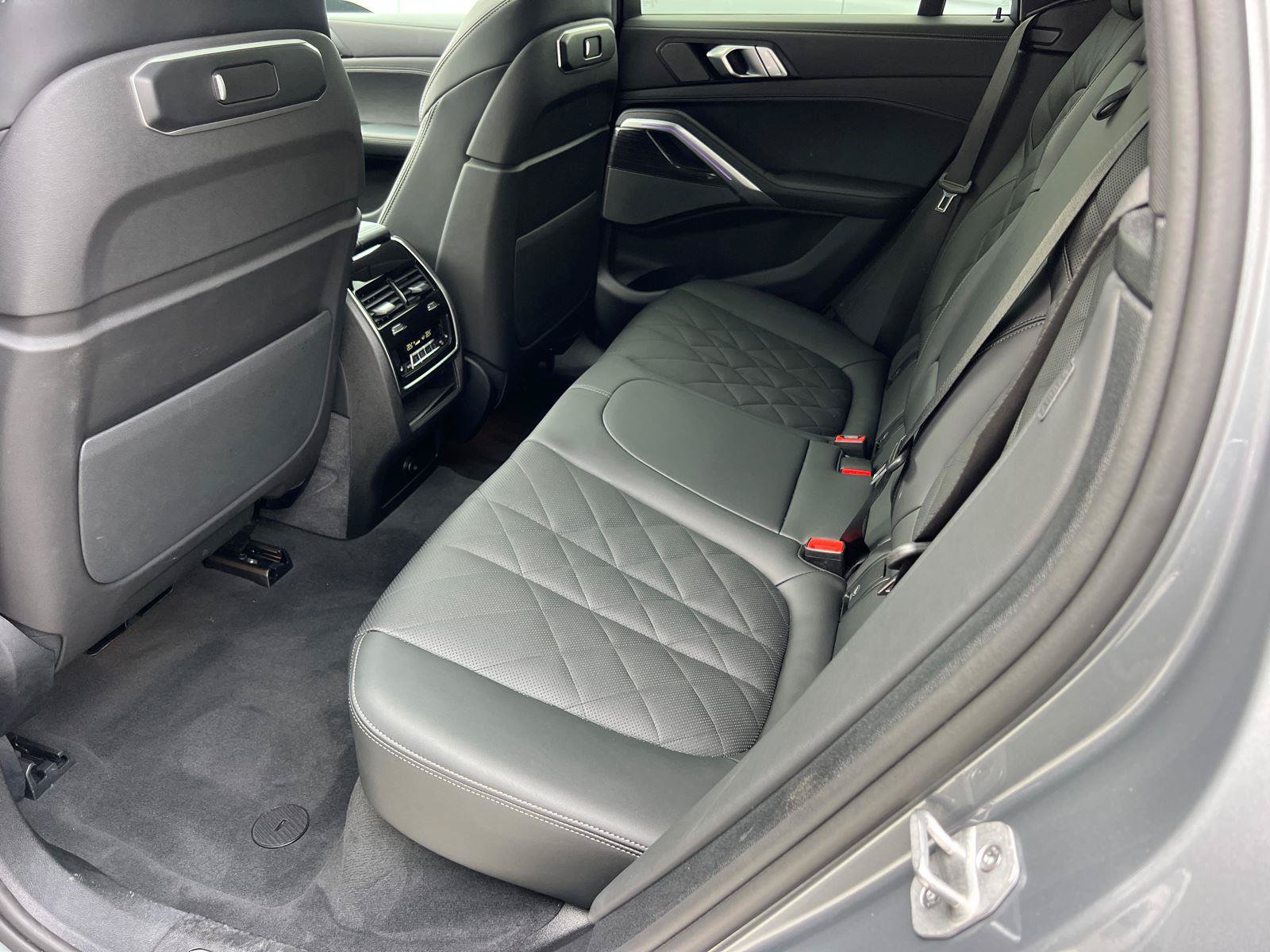 Used 2026 BMW X6 xDrive40i AWD/4WD image 21