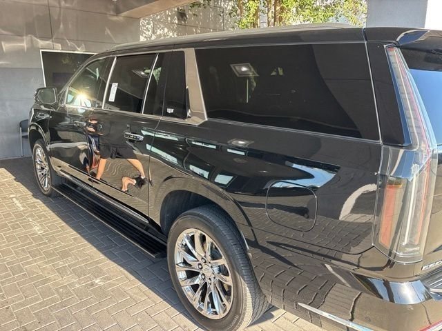 Certified 2025 Cadillac Escalade ESV Premium Luxury w/ LPO, Radiant Package AWD/4WD image 49