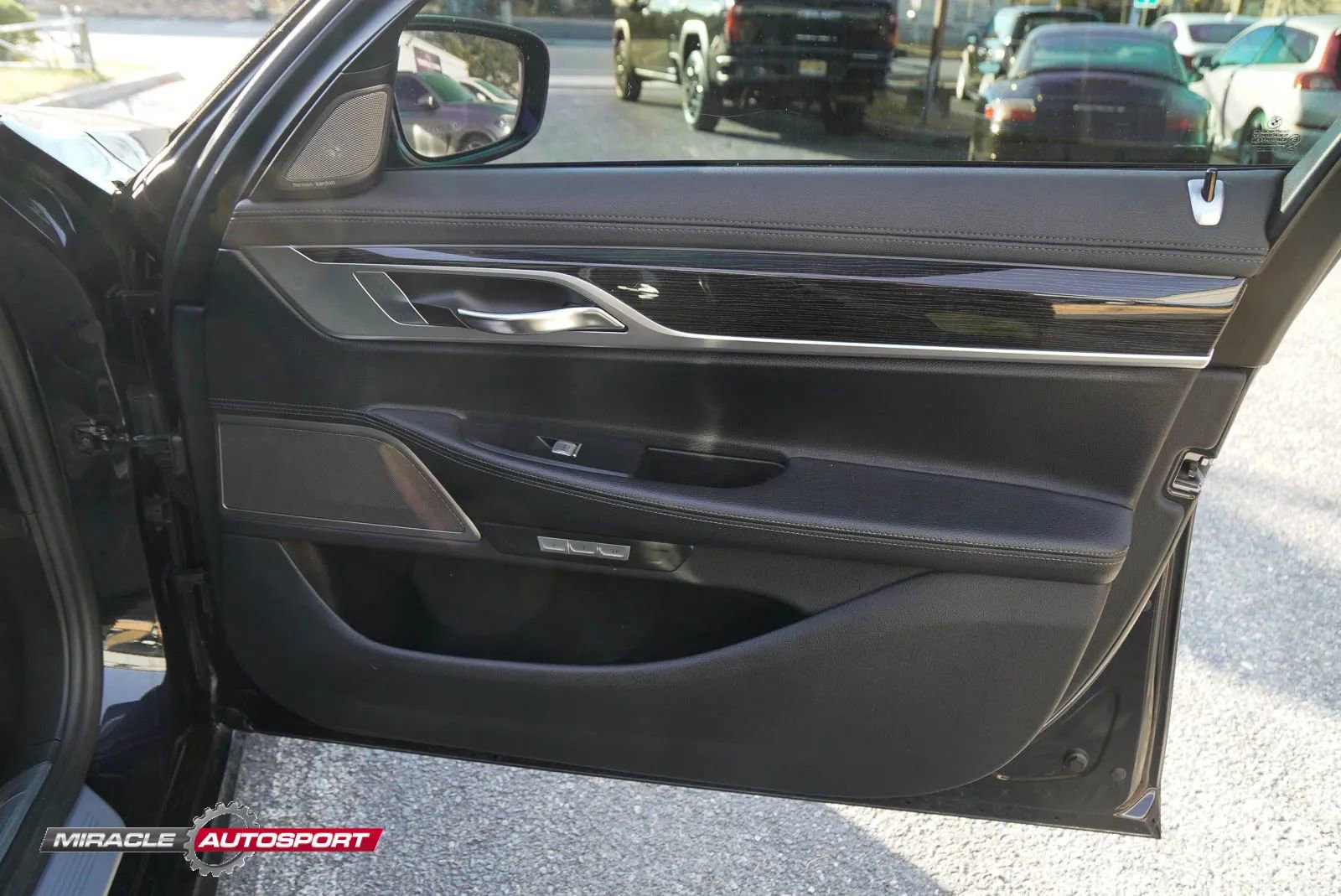 Used 2018 BMW 740i w/ M Sport Package image 25