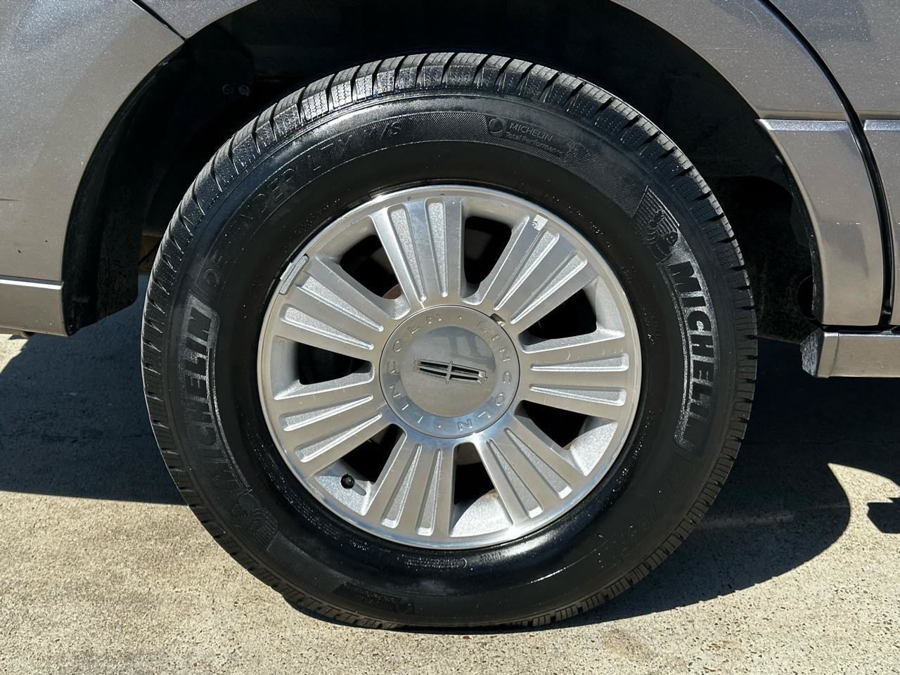 Used 2012 Lincoln Navigator 2WD image 25