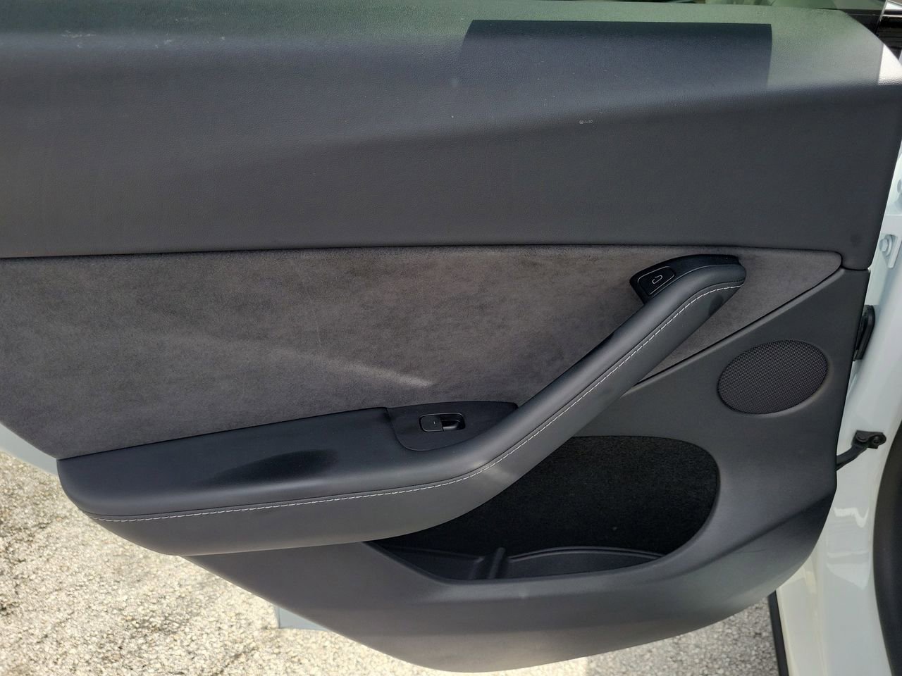 Used 2022 Tesla Model Y Performance image 14