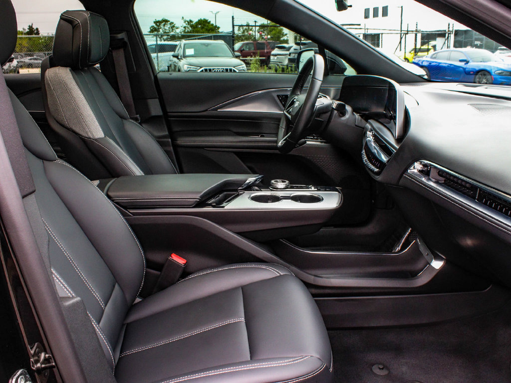 Used 2024 Cadillac Lyriq Tech w/ Driver Assist Package AWD/4WD image 41