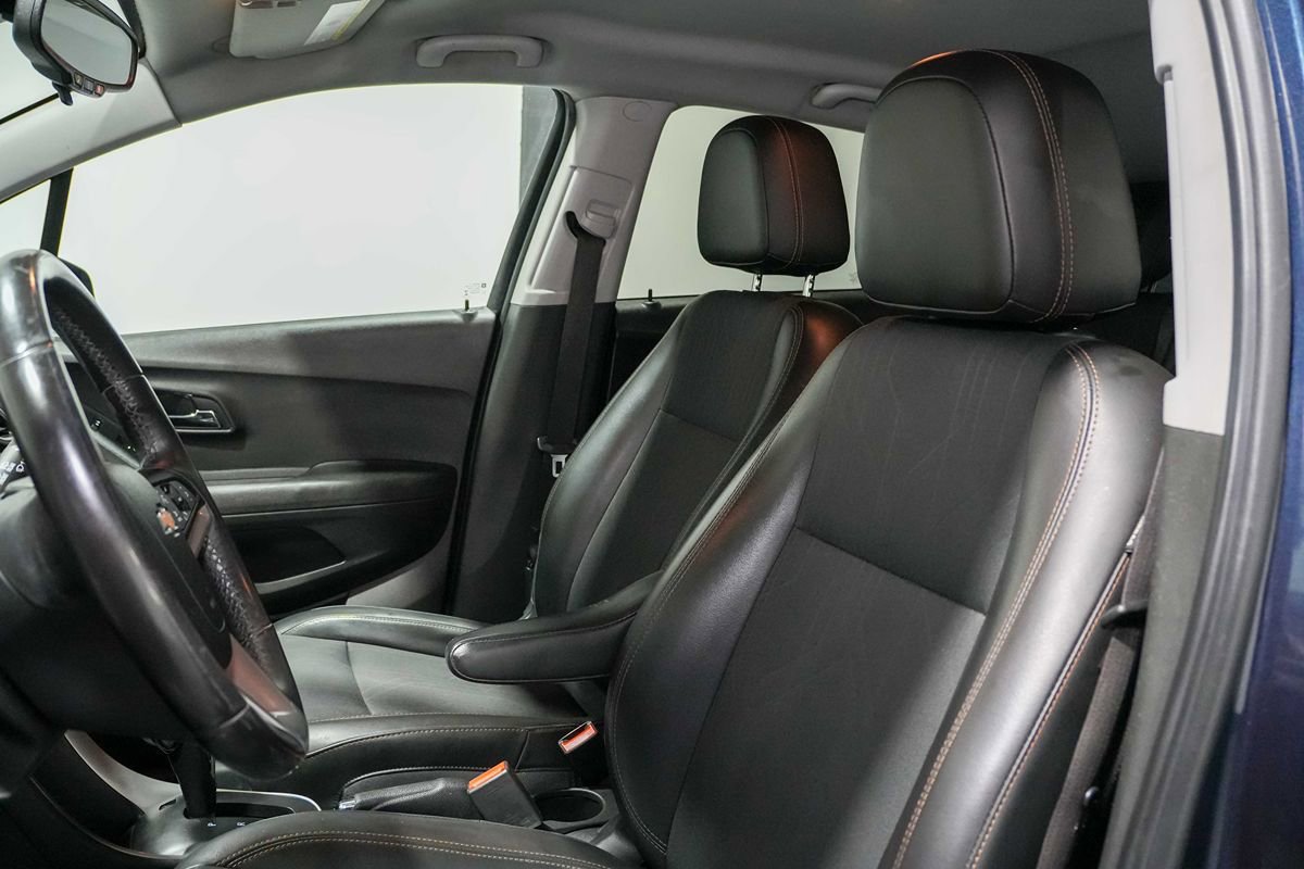 Used 2018 Chevrolet Trax LT w/ LT Convenience Package FWD image 12