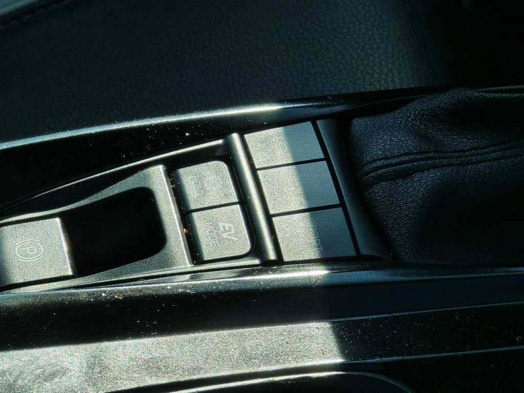 Used 2025 Toyota Camry SE FWD image 15