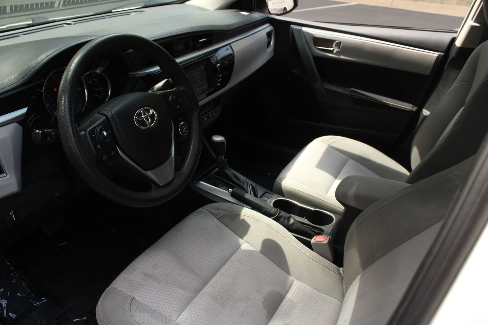 Used 2014 Toyota Corolla LE FWD image 13