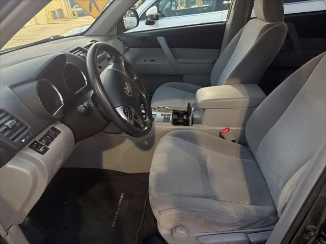 Used 2013 Toyota Highlander Plus image 11