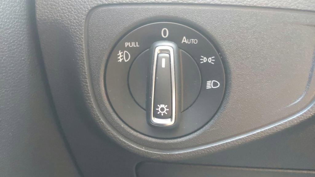 Used 2018 Volkswagen Atlas SE w/ R-Line Package image 27