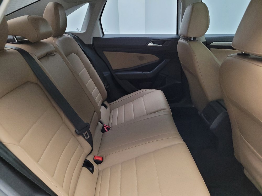 Used 2021 Volkswagen Jetta SE w/ SE Cold Weather Package image 19