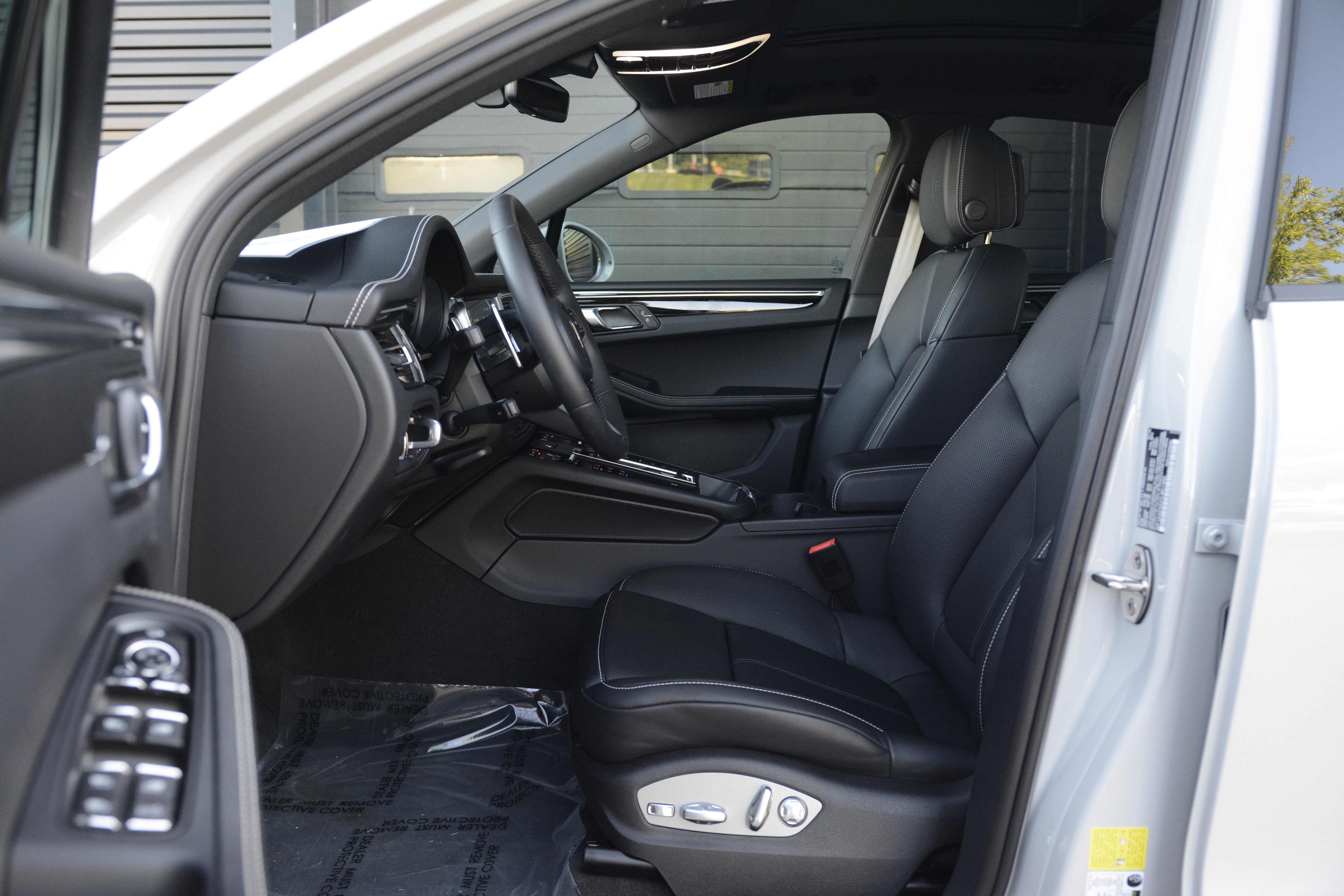Certified 2026 Porsche Macan AWD/4WD image 15