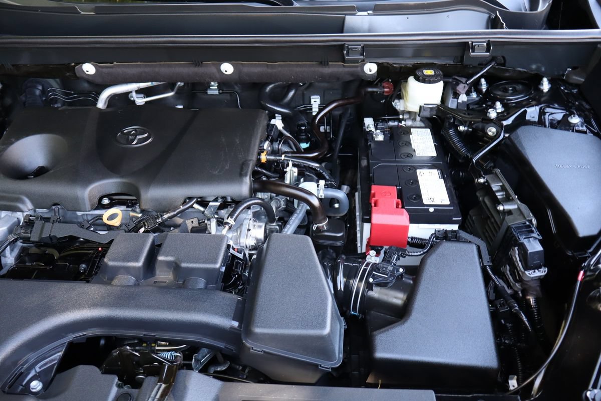 Used 2025 Toyota RAV4 LE AWD/4WD image 39