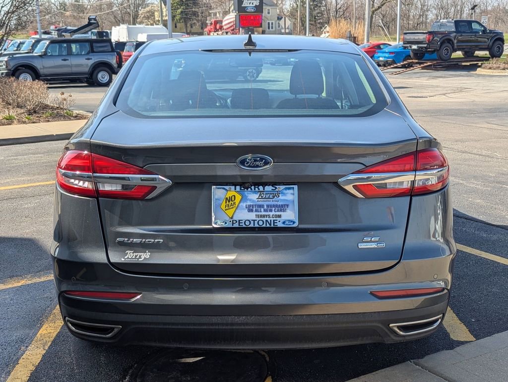 Used 2020 Ford Fusion SE image 4