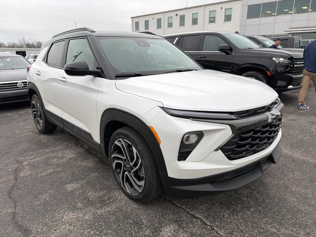 Used 2025 Chevrolet TrailBlazer RS w/ Convenience Package image 3