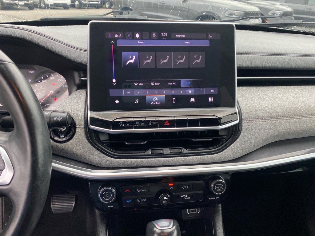 Used 2022 Jeep Compass Latitude image 11