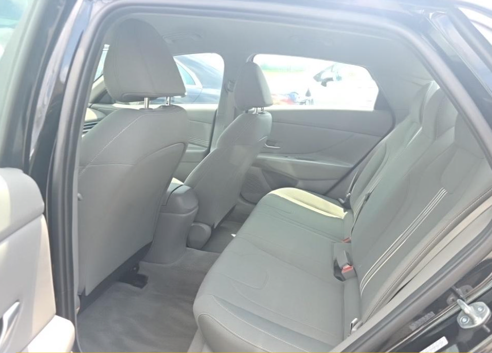Used 2023 Hyundai Elantra SEL FWD image 15