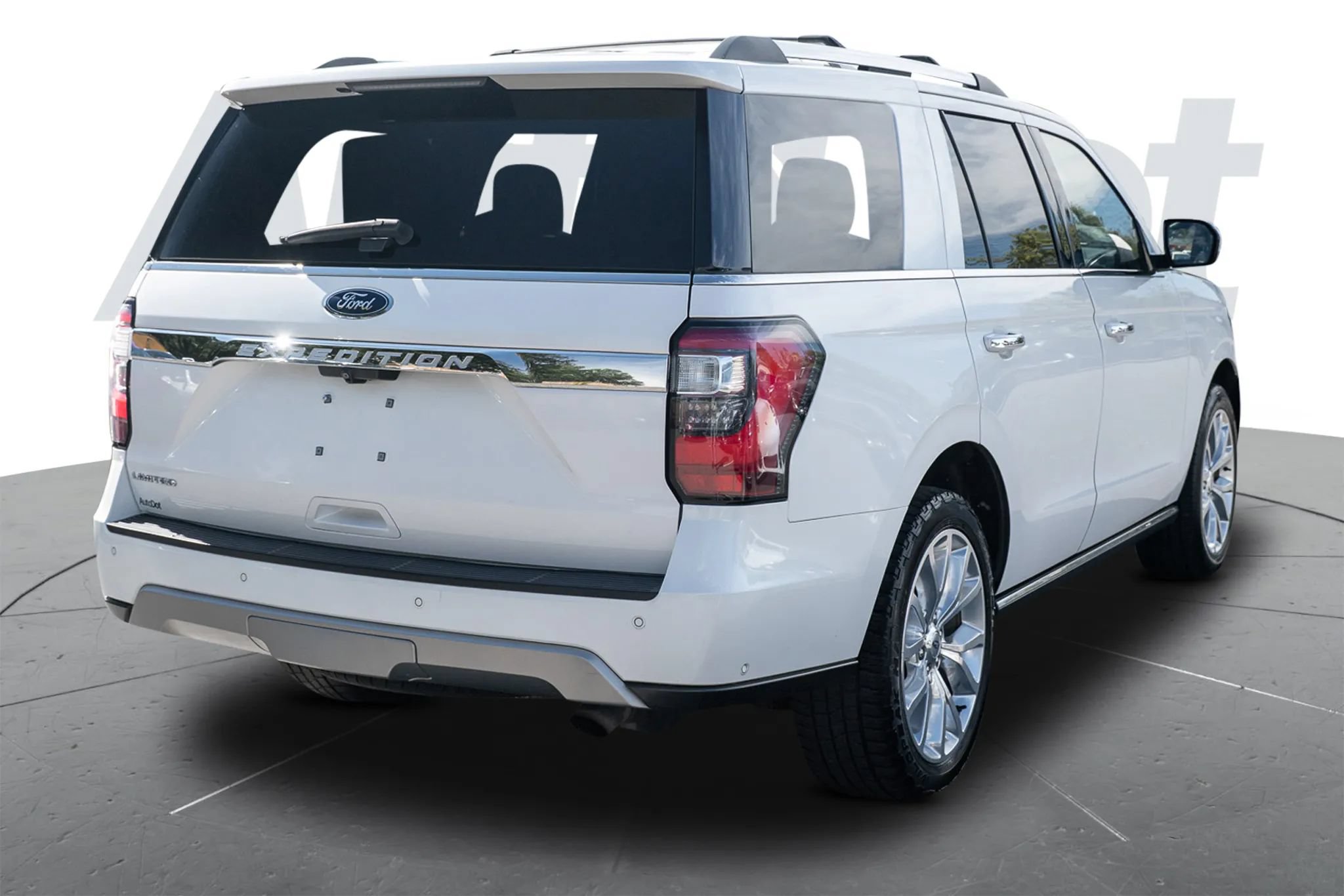 Used 2018 Ford Expedition Limited w/ Equipment Group 302A AWD/4WD image 3