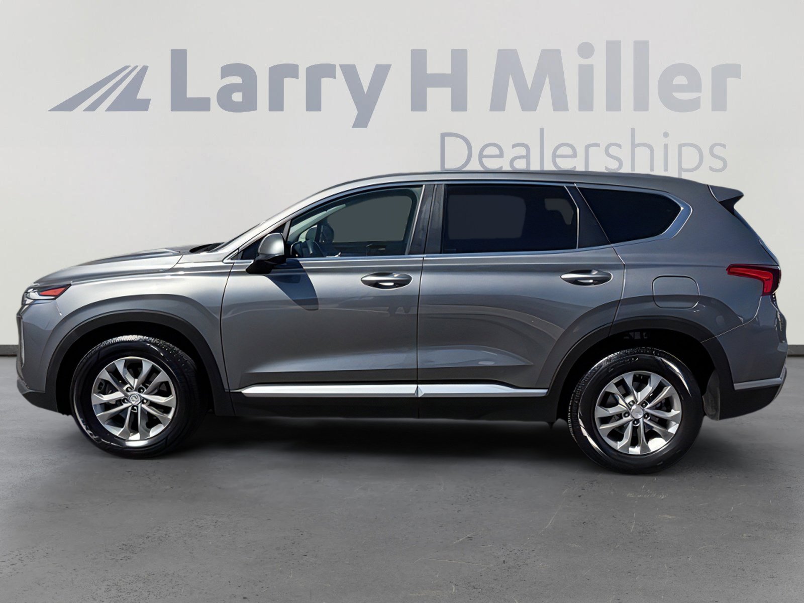 Used 2020 Hyundai Santa Fe SE image 2