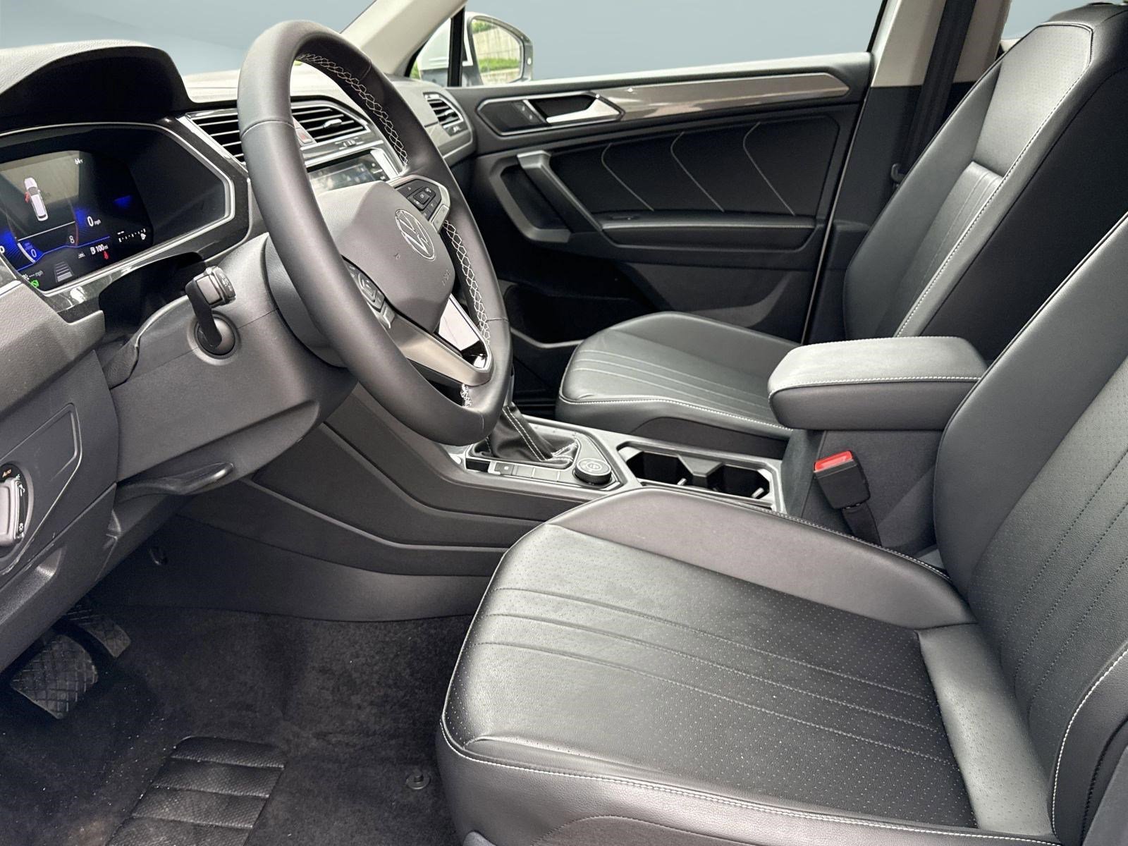 Used 2024 Volkswagen Tiguan SE AWD/4WD image 4