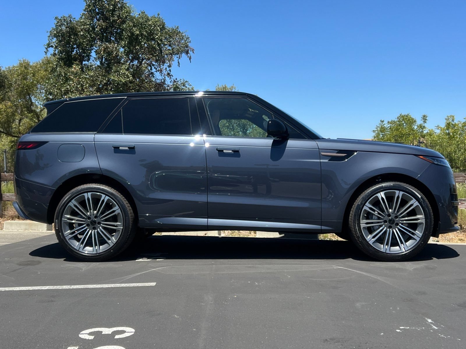 New 2026 Land Rover Range Rover Sport Dynamic SE AWD/4WD image 7