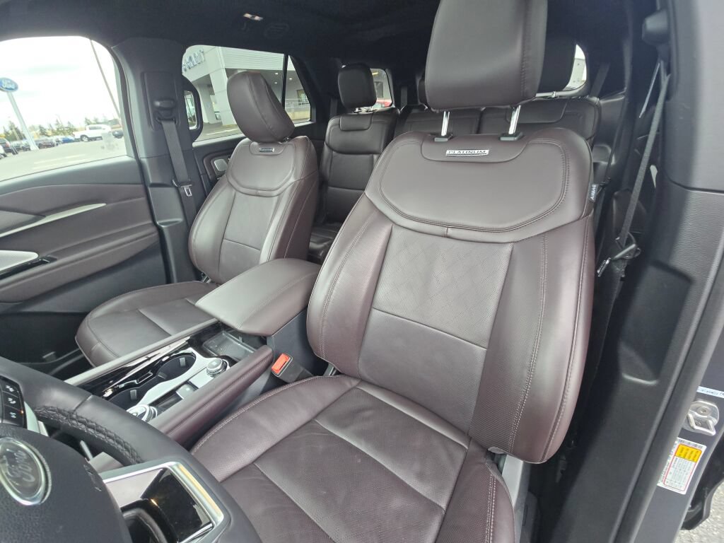 Used 2025 Ford Explorer Platinum AWD/4WD image 18