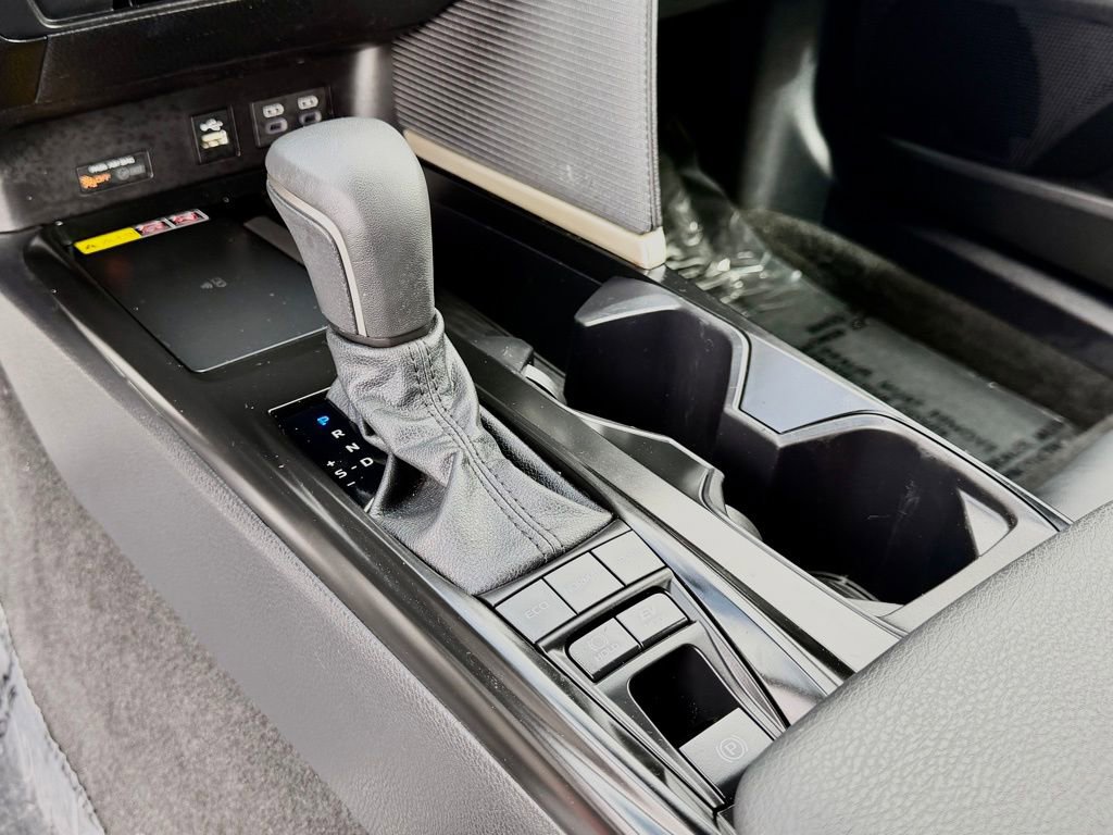 Used 2025 Toyota Camry SE w/ Convenience Package FWD image 25