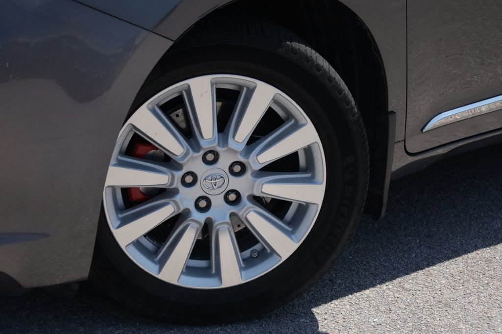Used 2017 Toyota Sienna LE AWD/4WD image 17