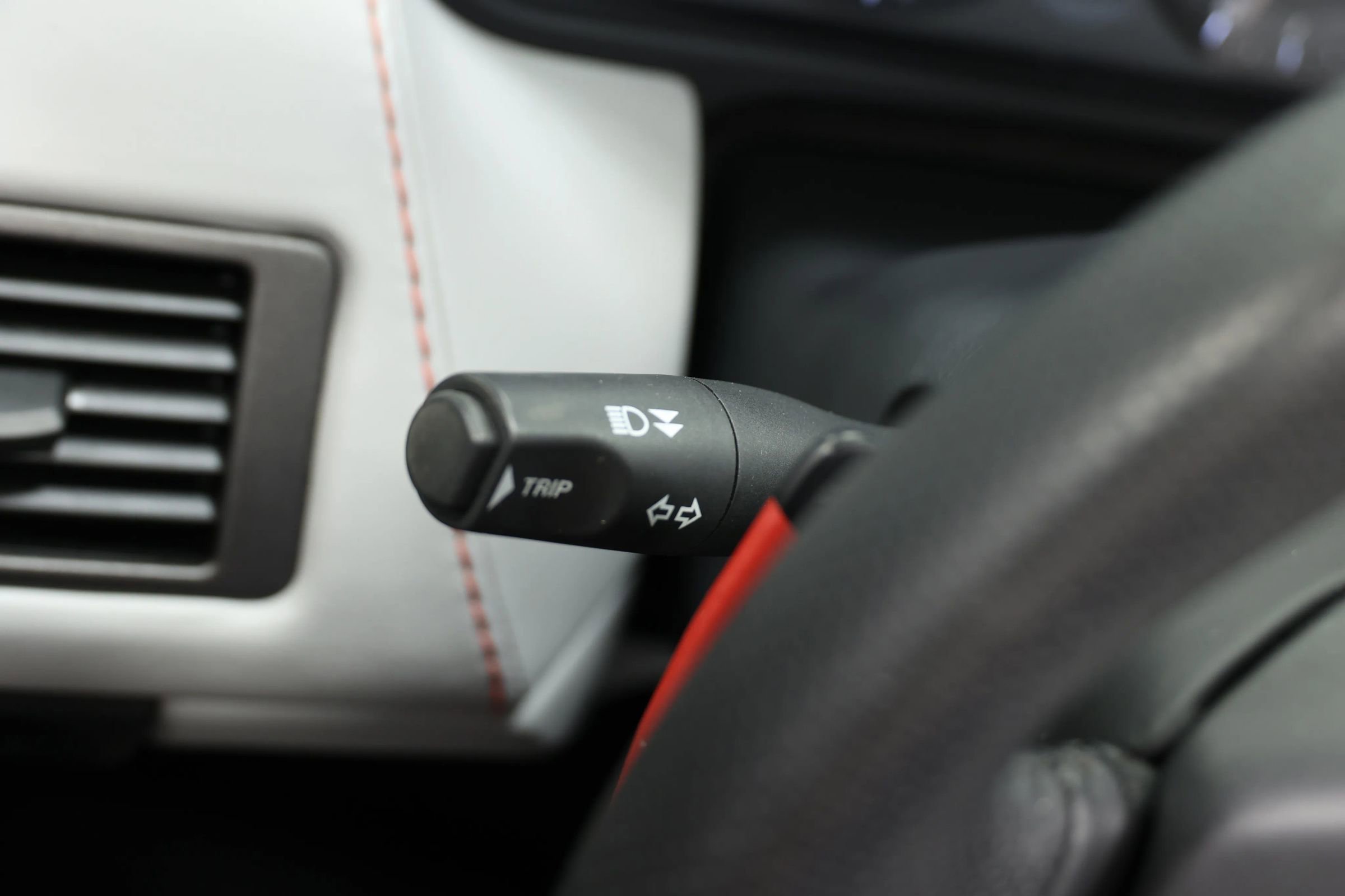 Used 2016 Aston Martin V8 Vantage GT RWD image 27