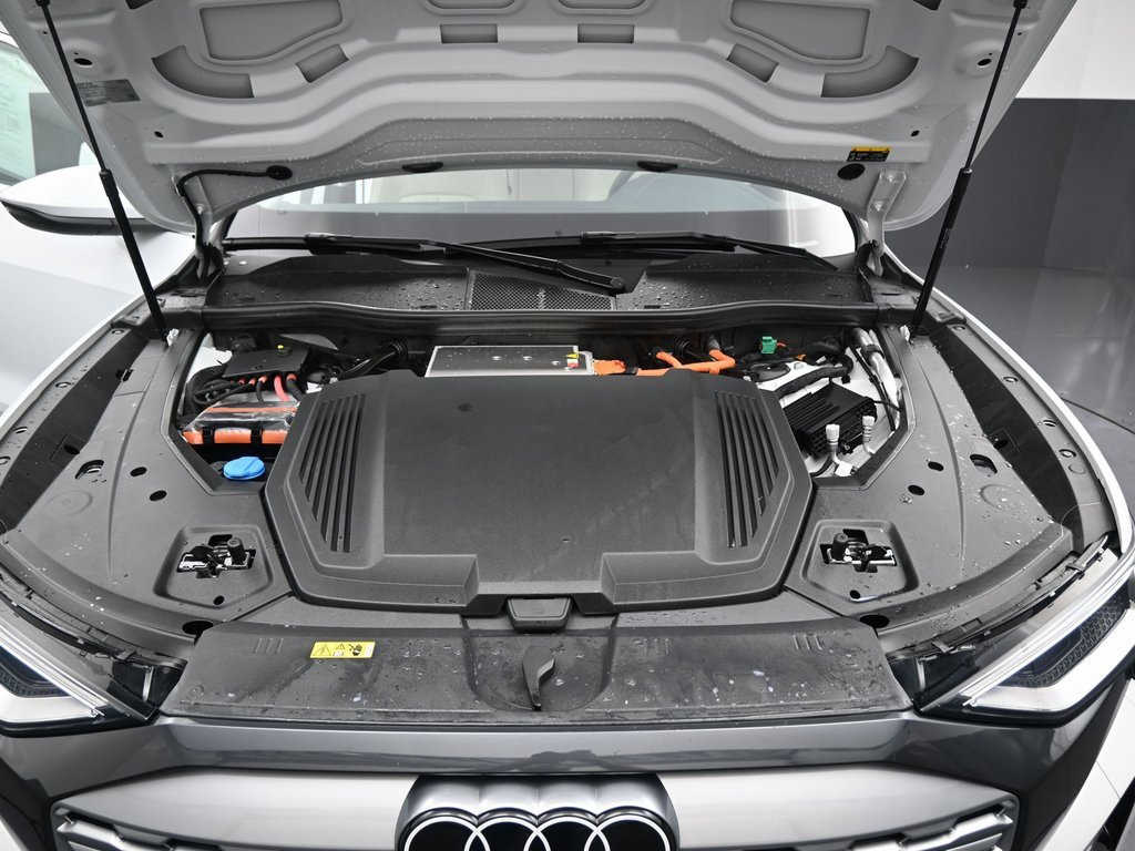 Used 2024 Audi Q8 e-tron Premium image 43