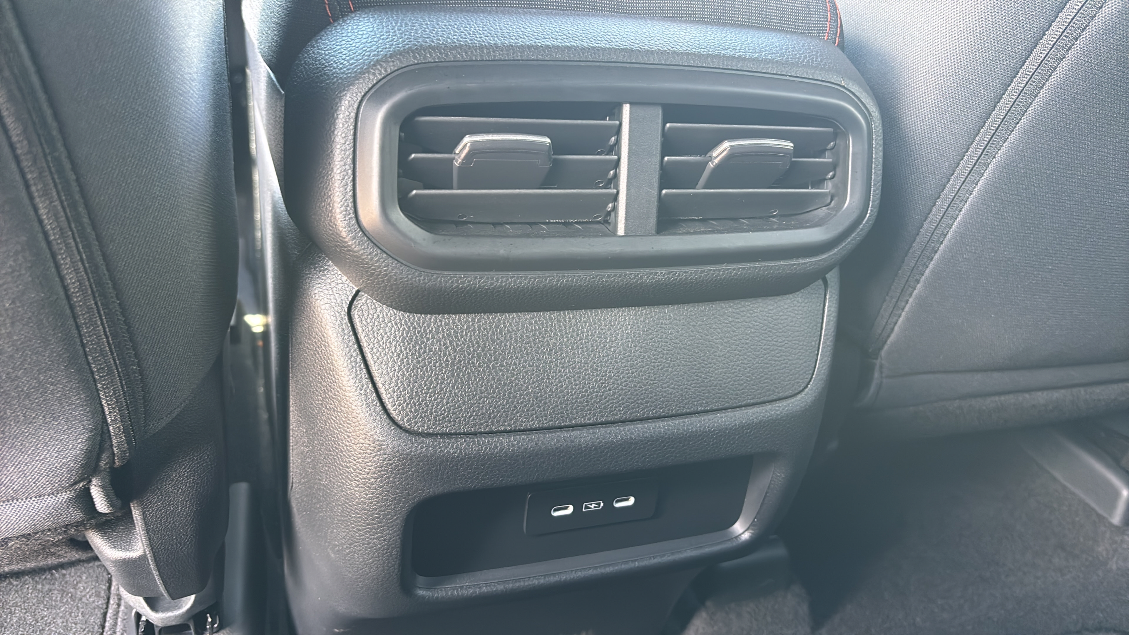 Used 2025 Honda Pilot Sport image 13