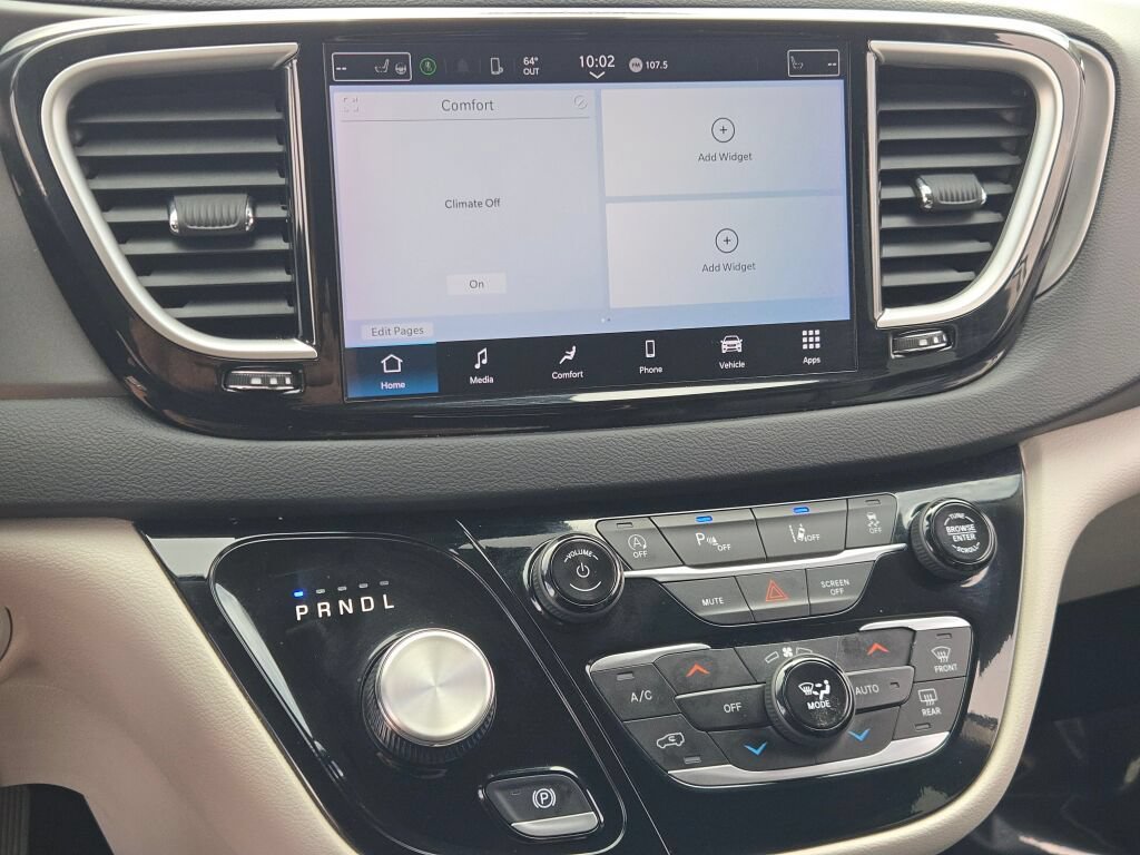 Used 2024 Chrysler Pacifica Touring-L FWD image 28
