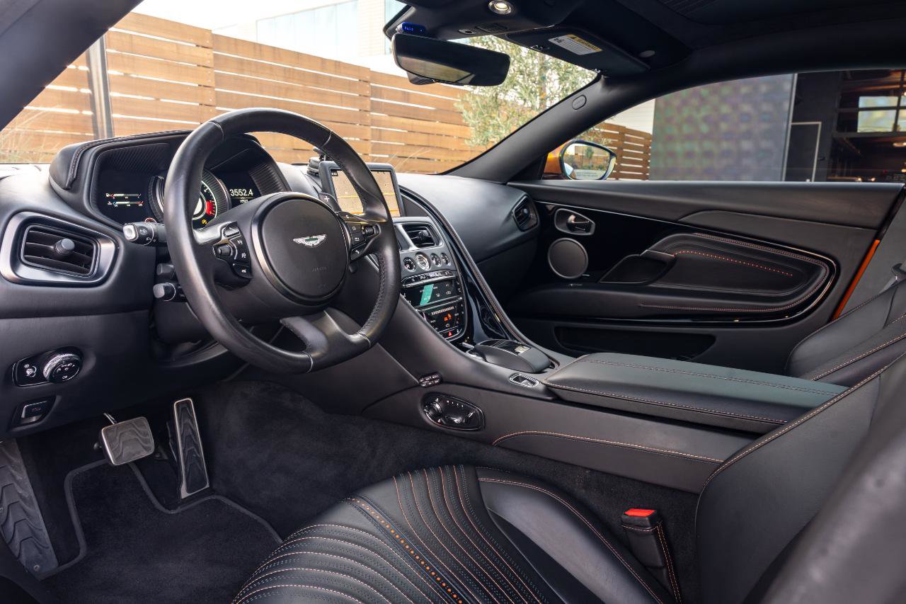 Used 2018 Aston Martin DB11 Coupe image 52