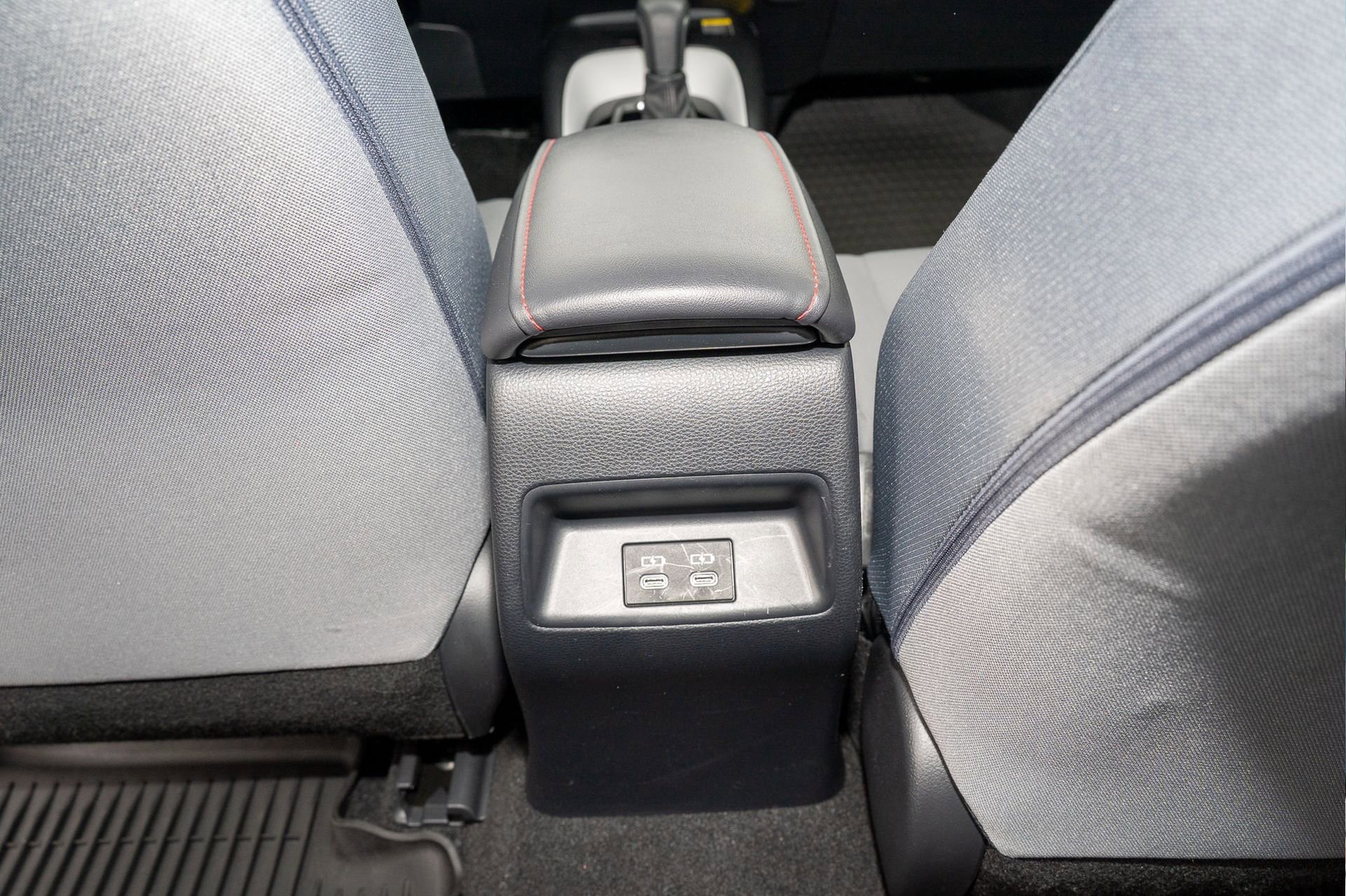 Used 2025 Toyota Corolla SE w/ SE Premium Package image 18