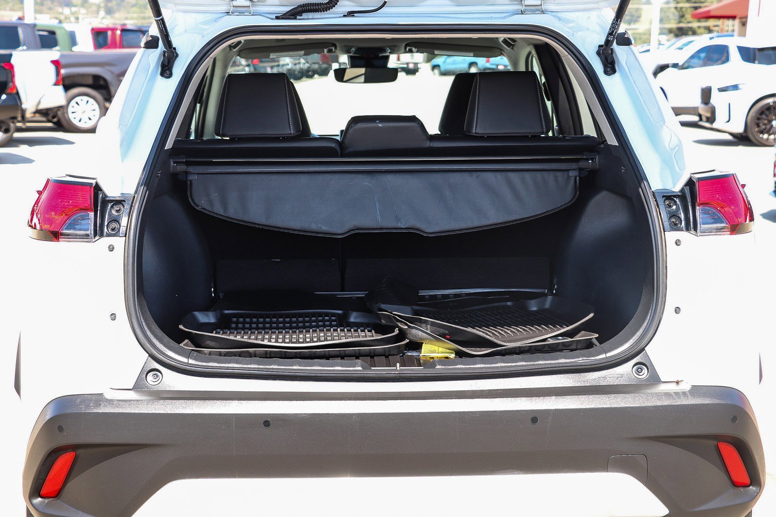 Certified 2022 Toyota Corolla Cross XLE image 27