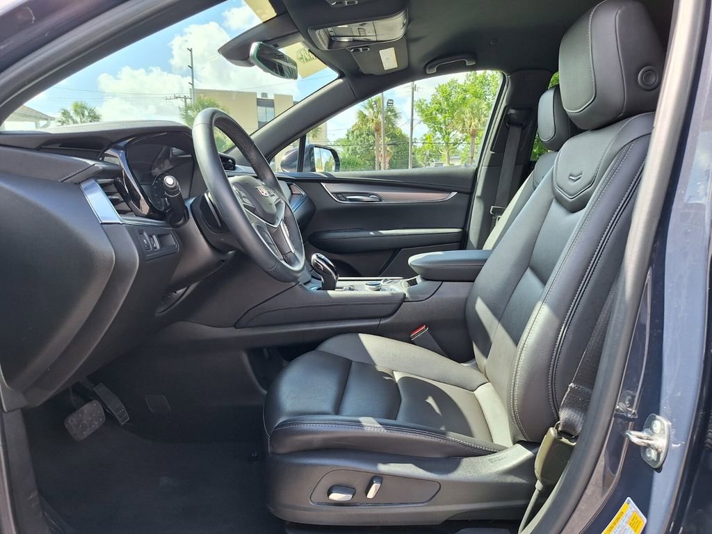 Certified 2024 Cadillac XT5 Luxury FWD image 11