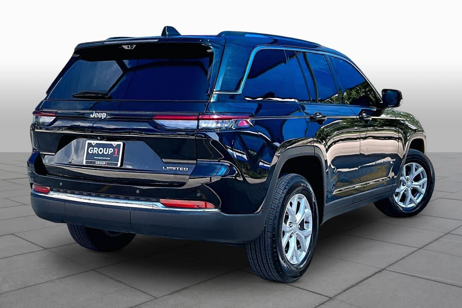 Used 2023 Jeep Grand Cherokee Limited w/ Luxury Tech Group II RWD image 13