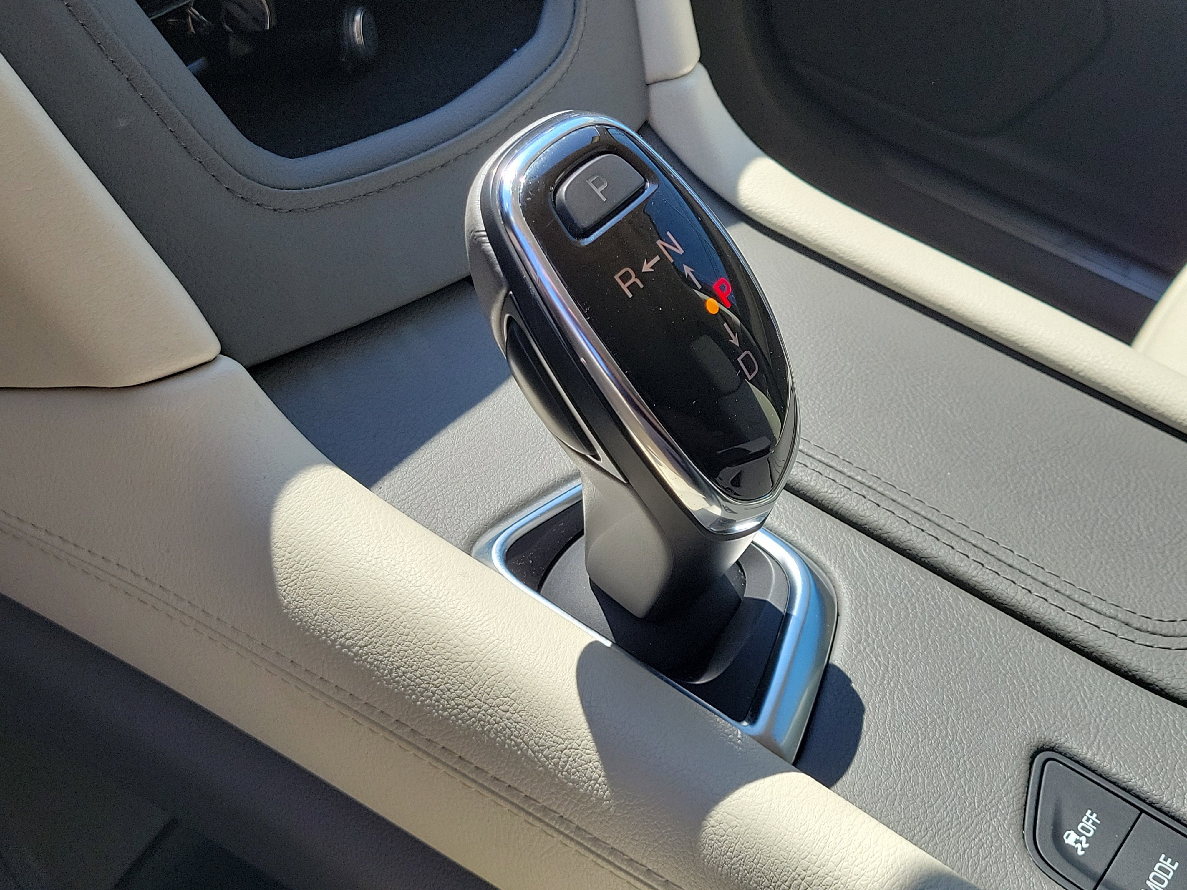 Used 2017 Cadillac XT5 Premium Luxury w/ LPO, Wheel Lock Package image 28