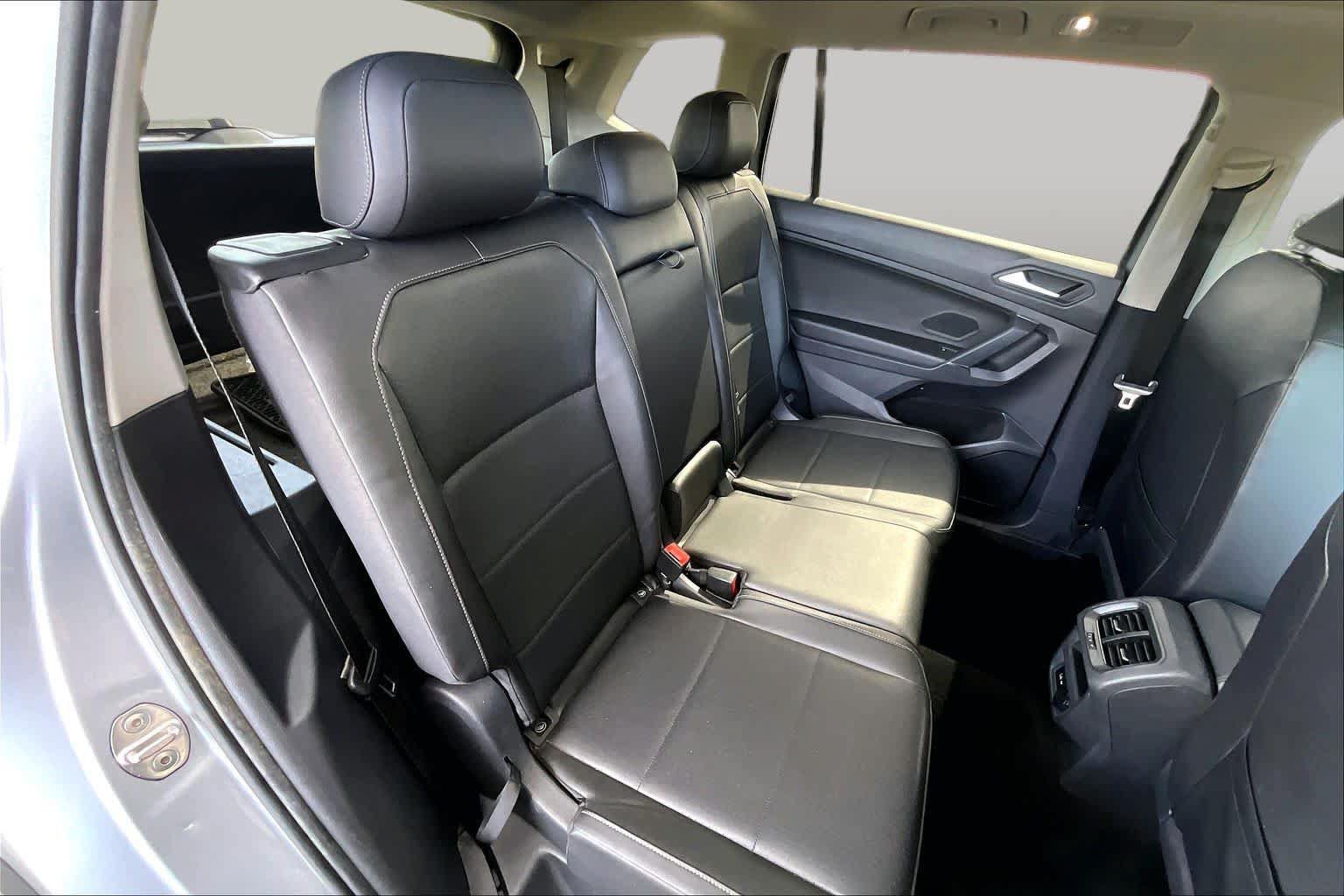 Used 2020 Volkswagen Tiguan SE w/ Panoramic Sunroof Package FWD image 21