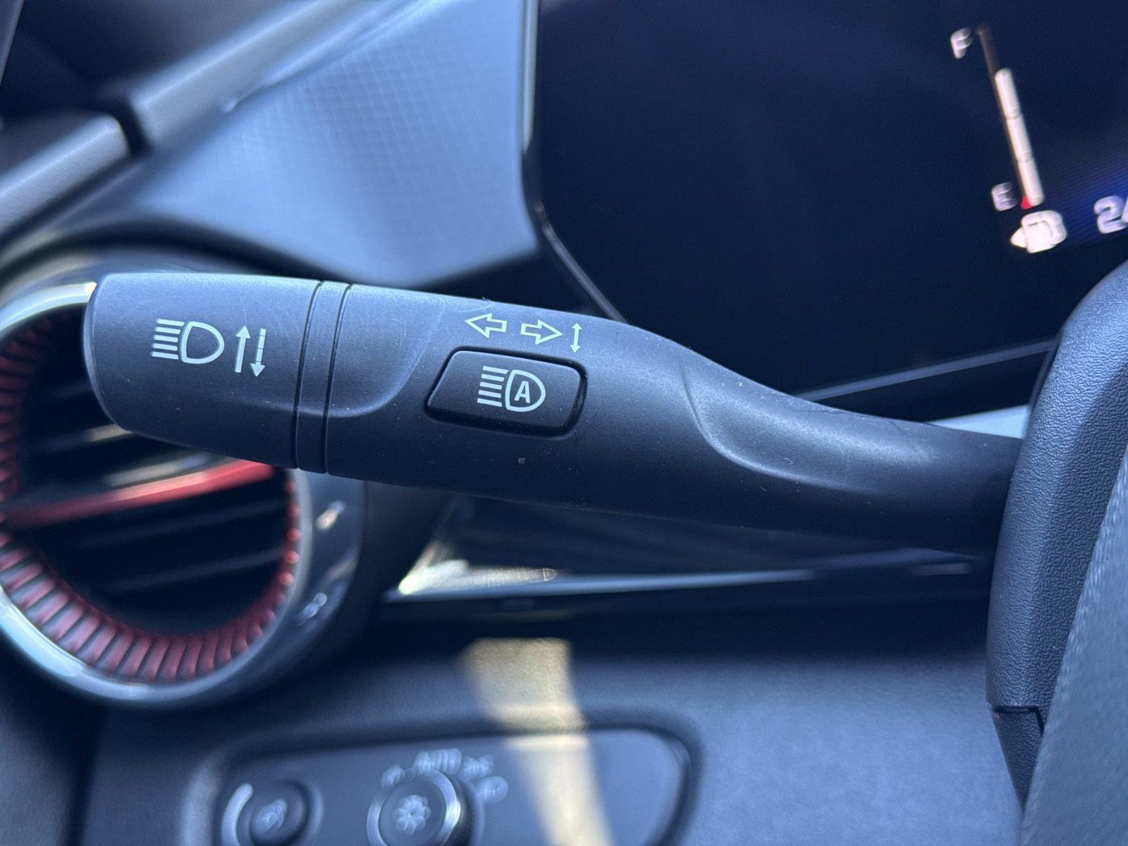 Used 2025 Chevrolet Trax RS w/ Sunroof Package image 10