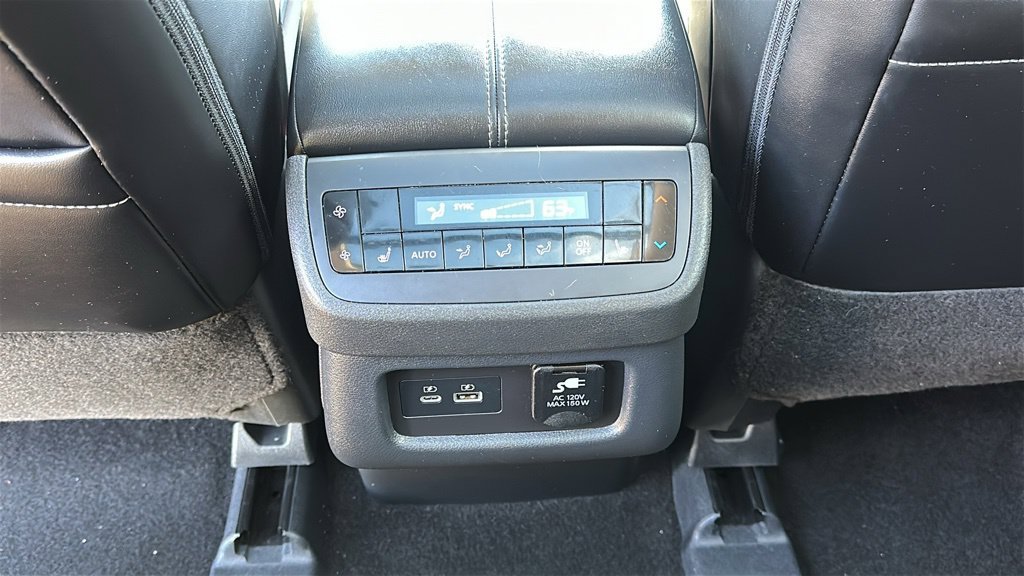Used 2024 Nissan Pathfinder Platinum FWD image 33